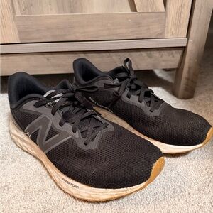 New Balance Black and White Athletic Sneakers (9.5 Men’s)